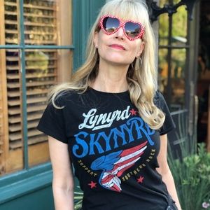 Tops - Rock Band Concert Tee w/ Heart Shaped Sunglasses 😎 Tops - Rock Band Concert Tee w/ Heart Shaped Sunglasses 😎